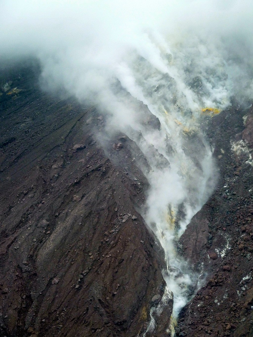 montserrat karibik  2012 03 04  the soufriere hills volcano  panoramio small